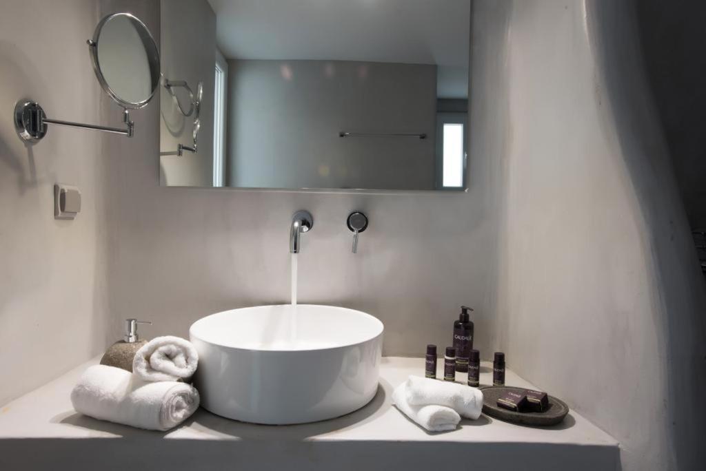 Jonaz Rooms & Suites Орнос Екстер'єр фото